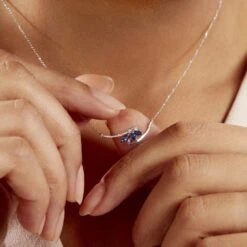 Collier Petale Or Blanc Saphir Et Diamant -Bijouterie Pas Chère B3CFBSB137 model1