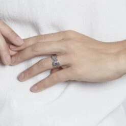 Bague Or Blanc Mauraine Saphirs 11 Bague Or Blanc Mauraine Saphirs -Bijouterie Pas Chère B3DFBSB01T model1