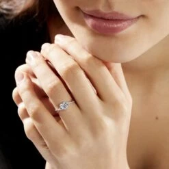 Bague Clothilde Or Blanc Topaze Et Oxyde De Zirconium -Bijouterie Pas Chère B3DFBTB794 model1