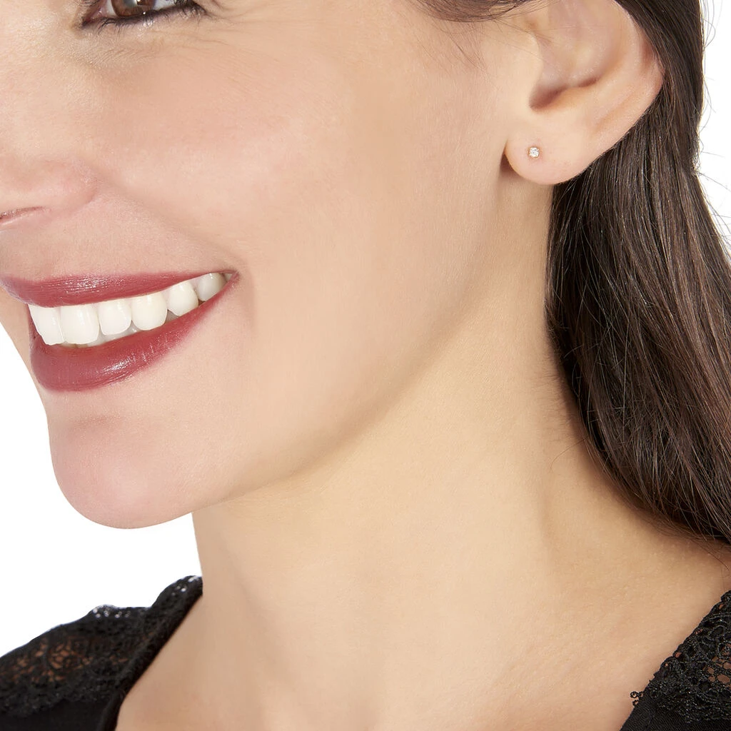 Boucles D'oreilles Puces Victoria Or Jaune Diamant 4 Boucles D'oreilles Puces Victoria Or Jaune Diamant – Image 4