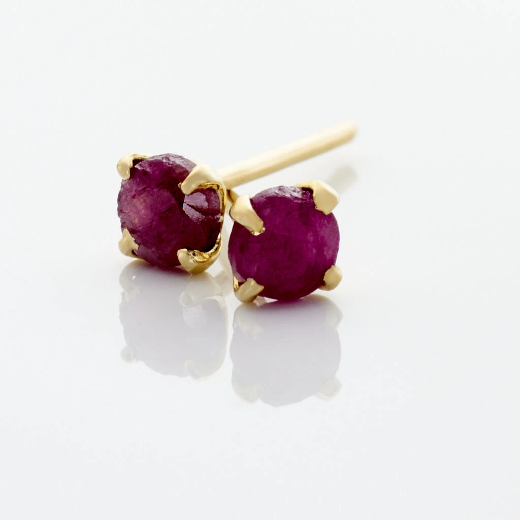 Boucles D'oreilles Puces Elea Serti Griffe Or Jaune Rubis 3 Boucles D'oreilles Puces Elea Serti Griffe Or Jaune Rubis – Image 3