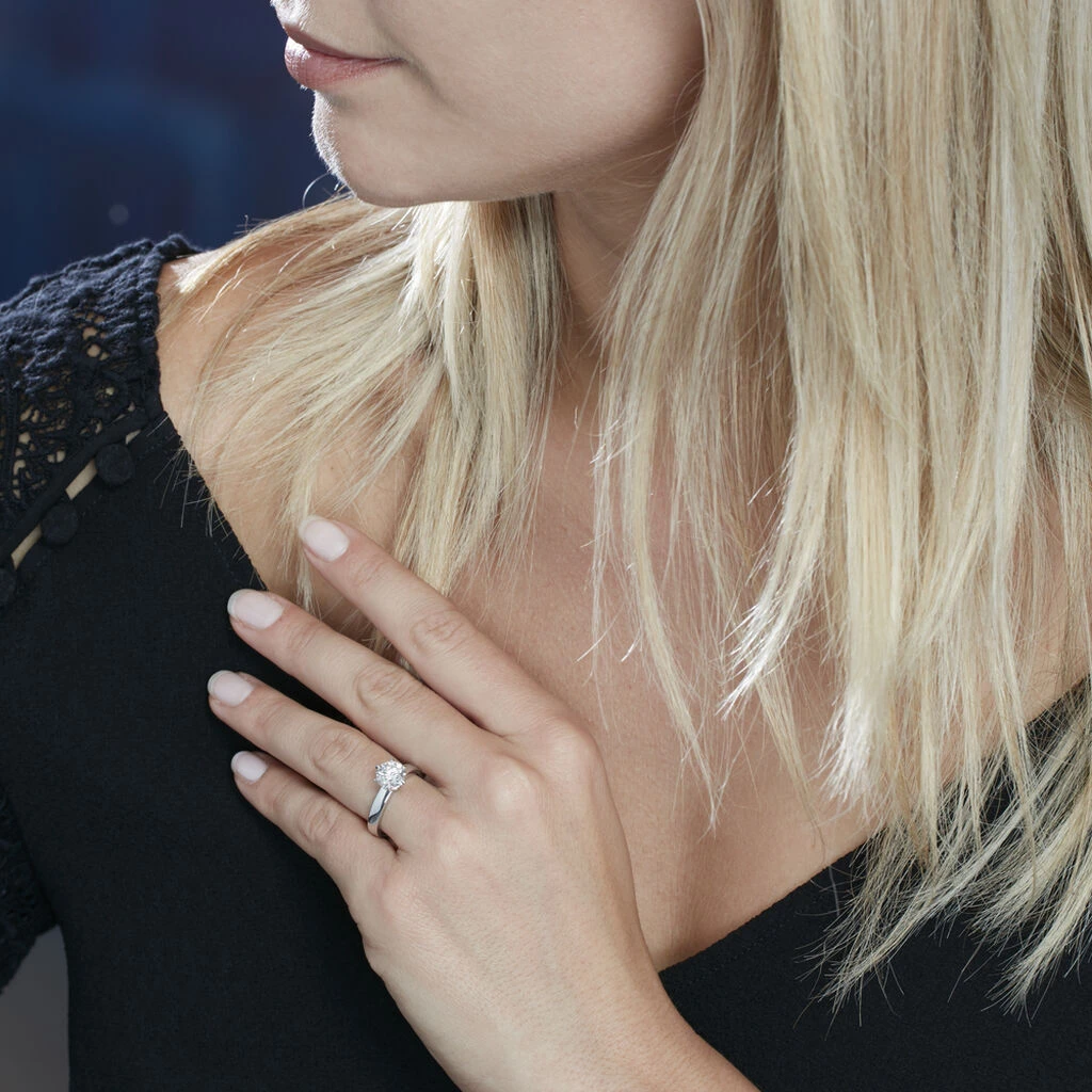 Bague Solitaire Natalia Or Blanc Diamant Synthetique 5 Bague Solitaire Natalia Or Blanc Diamant Synthetique – Image 5