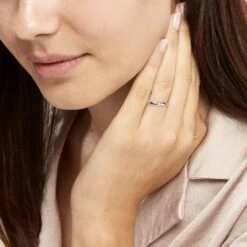 Alliance Soriya Demi Jonc Classique Argent Blanc -Bijouterie Pas Chère FAAMBW0151 model0