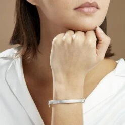 Bracelet Jonc Thaira Argent Blanc 7 Bracelet Jonc Thaira Argent Blanc -Bijouterie Pas Chère FABFBW00PL model1