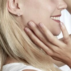 Boucles D'oreilles Puces Grâces Argent Blanc Oxyde De Zirconium 7 Boucles D'oreilles Puces Grâces Argent Blanc Oxyde De Zirconium -Bijouterie Pas Chère FAOFBZW1P7 model0